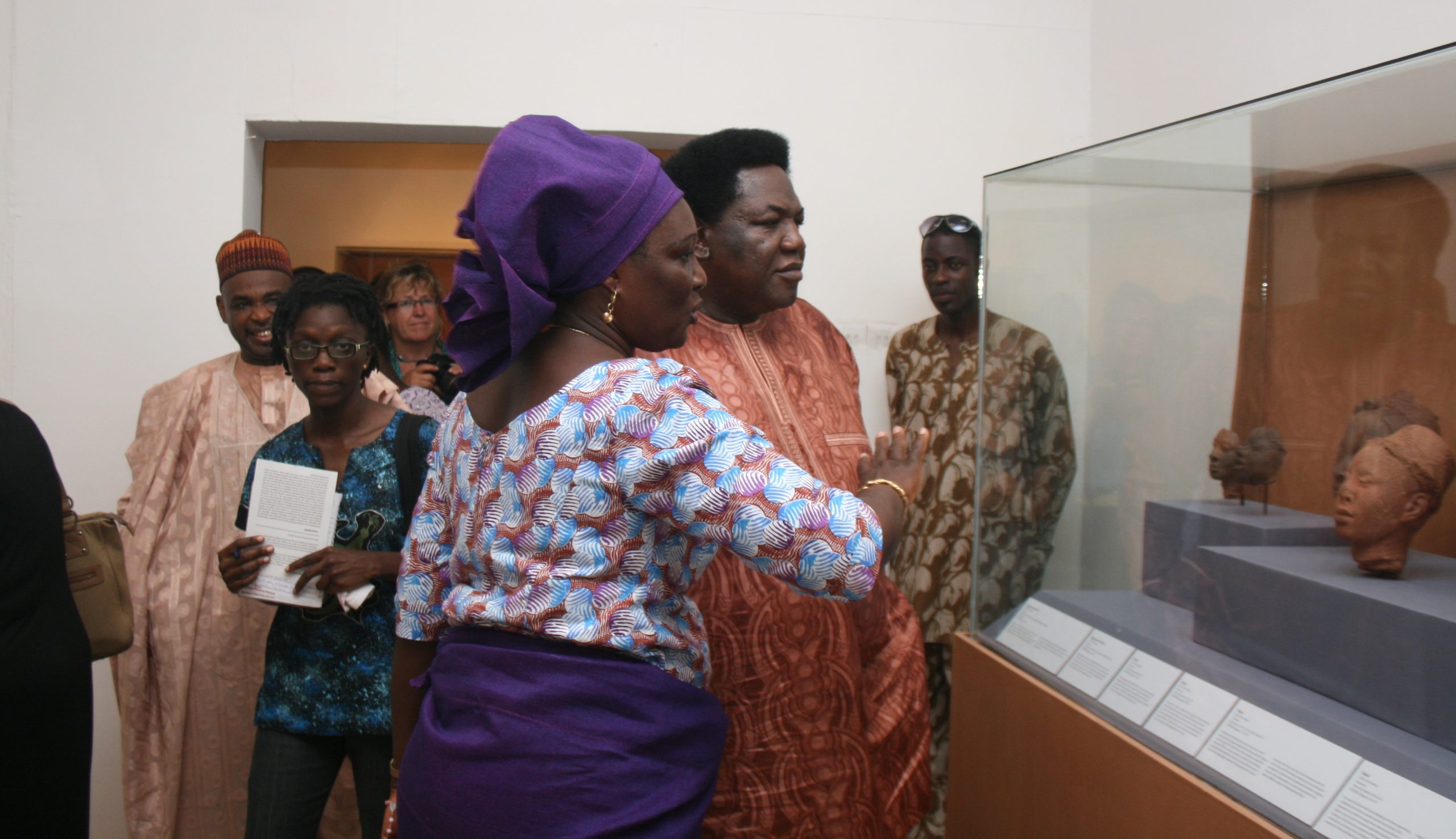 Attracting More Visitors Than Users to the Museum